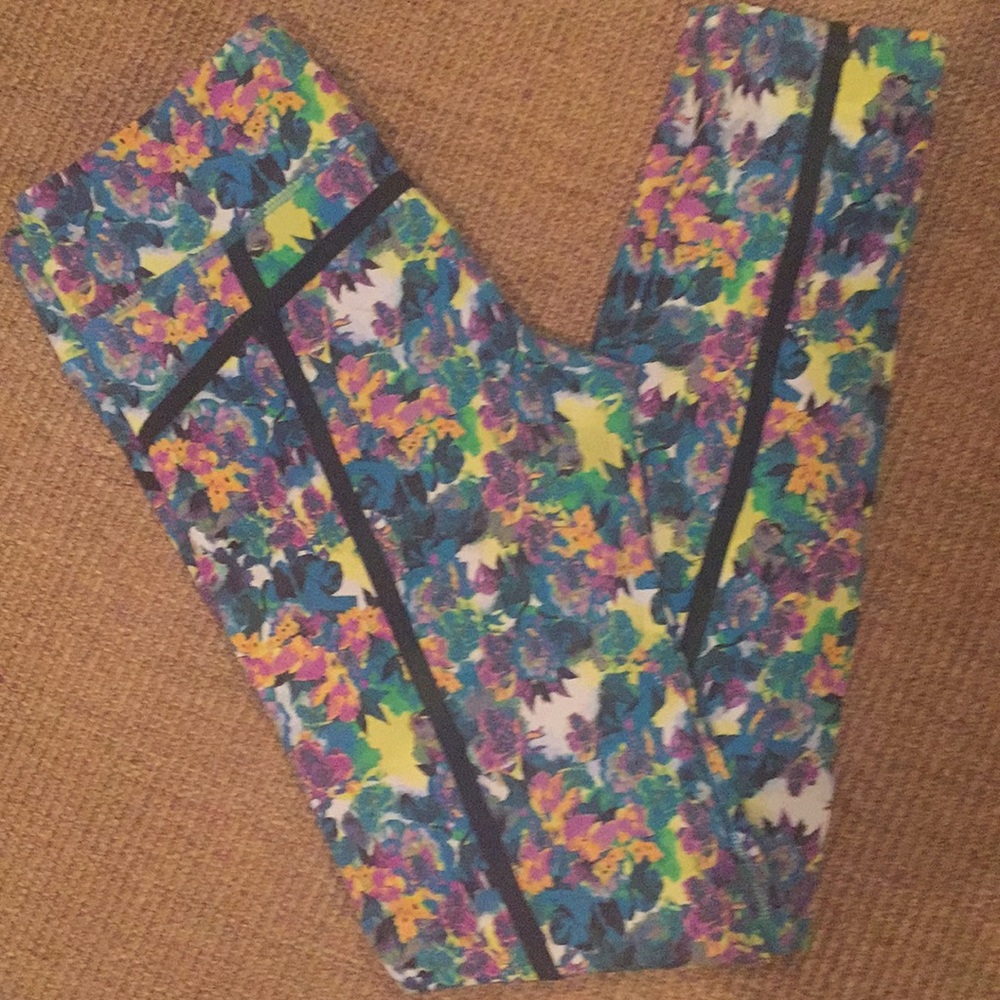 NWT COLOSSEUM Floral Yoga Pants.  Medium - Picture 4 of 4